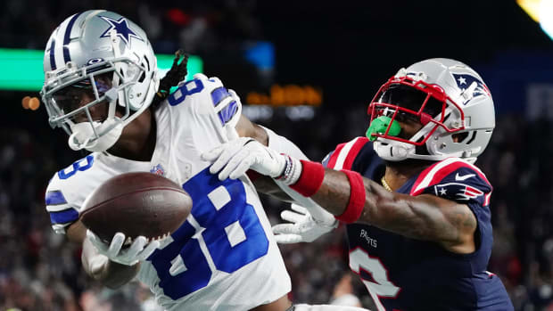 Dallas Cowboys WR CeeDee Lamb (88) Scores an Overtime Touchdown over New England Patriots cornerback Jalen Mills (2)